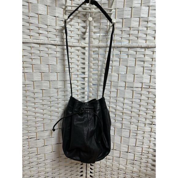 BRIO Bucket Bag Black Leather Purse with Small Coin Purse Attached - Picture 7 of 8